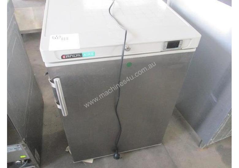 caption Anvil bar Freezer