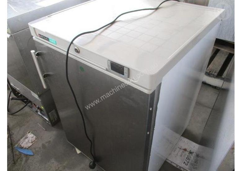 caption Anvil bar Freezer