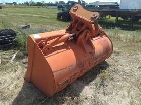 Custom Hydraulic Tilting Batter Bucket - picture1' - Click to enlarge