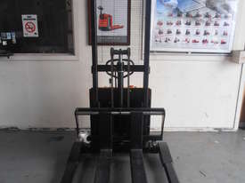 Hangcha Semi Electric  Pallet   Stackers - picture1' - Click to enlarge