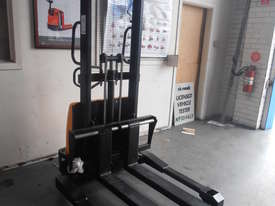 Hangcha Semi Electric  Pallet   Stackers - picture2' - Click to enlarge