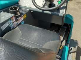 Tennant M30 Sweeper / Scrubber - picture2' - Click to enlarge
