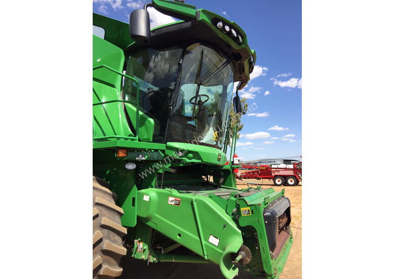 caption John Deere S660 Header(Combine) Harvester/Header