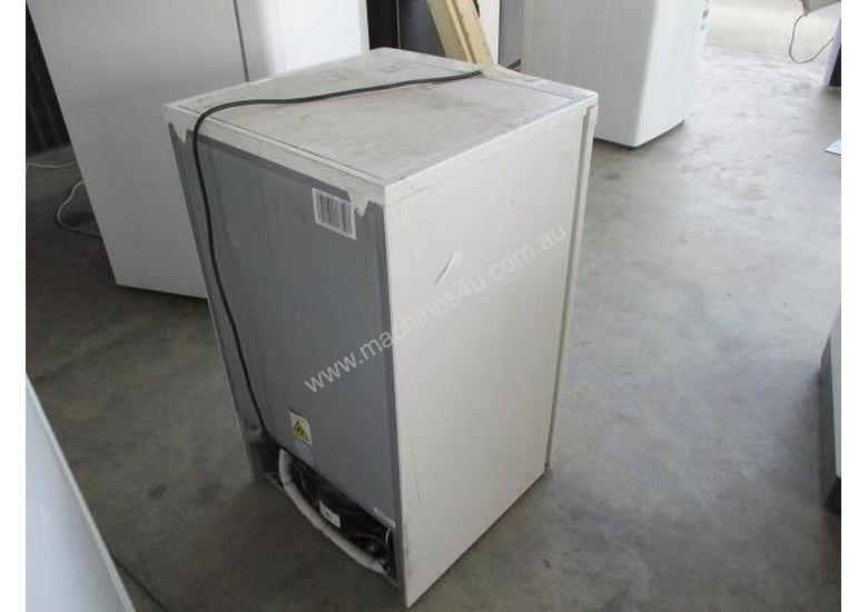 westinghouse 100l bar fridge