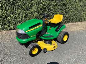 John Deere LA105 Lawn Tractor - picture0' - Click to enlarge