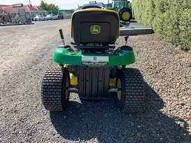 John Deere LA105 Lawn Tractor - picture1' - Click to enlarge