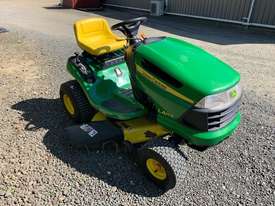 John Deere LA105 Lawn Tractor - picture2' - Click to enlarge