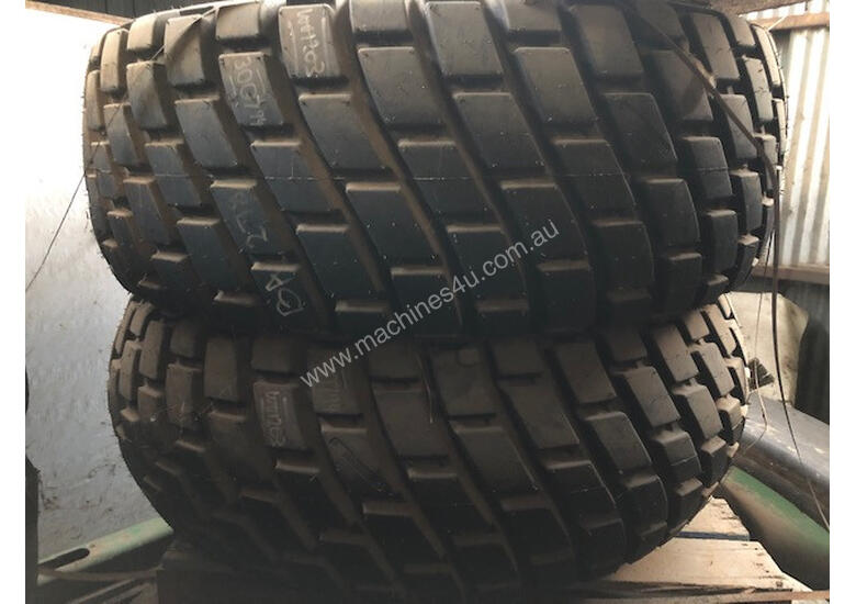 caption Titan 18.4-26 Tyre/Rim Combined