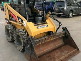 2011 CAT 216B2 0DR-SKIDSTEER - picture0' - Click to enlarge