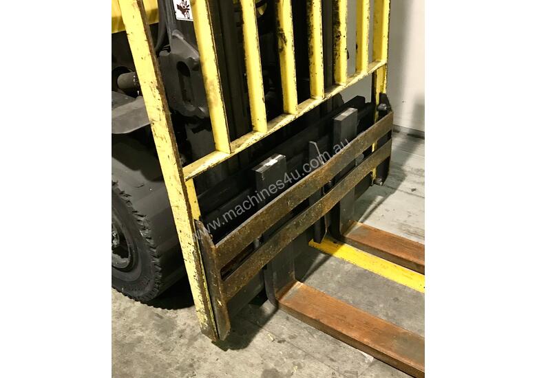 caption 2.5T LPG Counterbalance Forklift