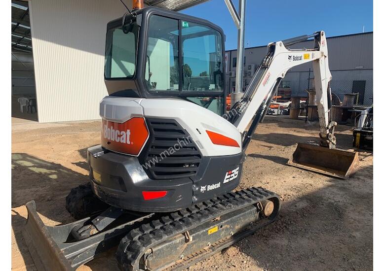 caption BOBcat E35 excavator