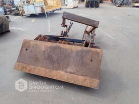 FRONT END LOADER ATTACHMENT - picture0' - Click to enlarge