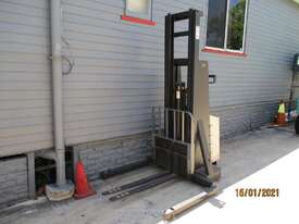 Crown Walkie Stacker, 1 ton Electric Used Forklift #1601 - picture0' - Click to enlarge