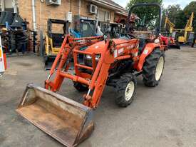Daedong Kioti  DS 3510 tractor with quick attached FEL - picture2' - Click to enlarge