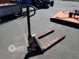 CROWN MANUAL PALLET JACK - picture0' - Click to enlarge