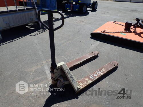 CROWN MANUAL PALLET JACK