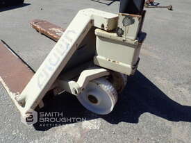 CROWN MANUAL PALLET JACK - picture2' - Click to enlarge