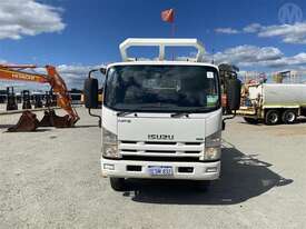 Isuzu NPS 300 - picture0' - Click to enlarge