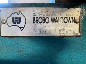 Brobo Waldown S300C Cold Saw on bench with infeed  rollers - picture2' - Click to enlarge