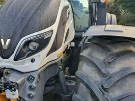 Valtra  T194V FWA/4WD Tractor - picture2' - Click to enlarge