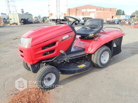 MTD J/130 RIDE ON LAWN MOWER - picture2' - Click to enlarge