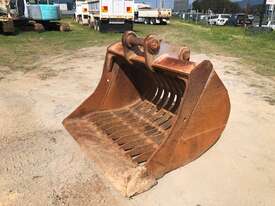 Sieve Bucket 1400 side, 100 spacing’s to suit a 24 Ton Hitachi - picture0' - Click to enlarge