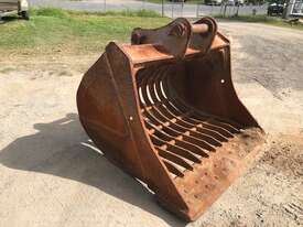 Sieve Bucket 1400 side, 100 spacing’s to suit a 24 Ton Hitachi - picture1' - Click to enlarge