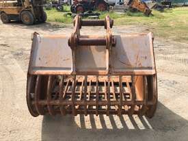 Sieve Bucket 1400 side, 100 spacing’s to suit a 24 Ton Hitachi - picture2' - Click to enlarge