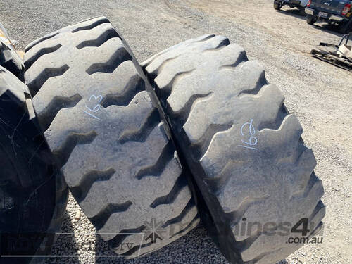 17.5 R25 Bridgestone V-Lug 2 Tyres (4)