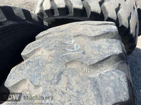 17.5 R25 Bridgestone V-Lug 2 Tyres (4) - picture1' - Click to enlarge