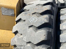 17.5 R25 Bridgestone V-Lug 2 Tyres (4) - picture2' - Click to enlarge