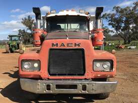 Mack R611 - picture0' - Click to enlarge