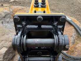 *BRAND NEW* 1 - 1.5 TONNE | HEAVY DUTY HYDRAULIC ROCK BREAKER INC. 2 CHISELS + SERVICING KIT - picture2' - Click to enlarge
