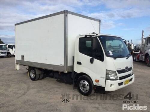 2012 Hino 300 series