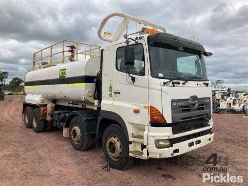 2006 Hino FY 700 3241