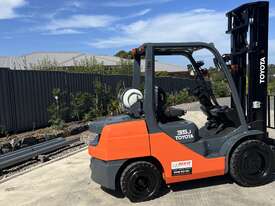 Forklift 3.5T Toyota 2017 Model - picture1' - Click to enlarge