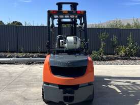 Forklift 3.5T Toyota 2017 Model - picture2' - Click to enlarge