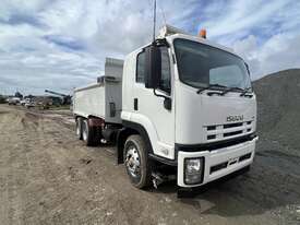 ISUZU TIPPER TRUCK  - picture2' - Click to enlarge