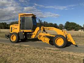 Mountain Raise Machinery  PY120 Grader  - picture2' - Click to enlarge