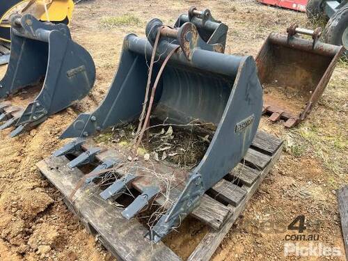 Hyundai Digging Bucket, 900mm