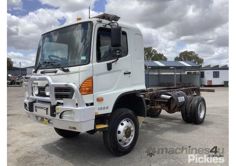 Buy Used Hino 2009 Hino 500 GT 1322 Tray Truck in , - Listed on Machines4u