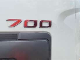 Hino 700 - picture2' - Click to enlarge