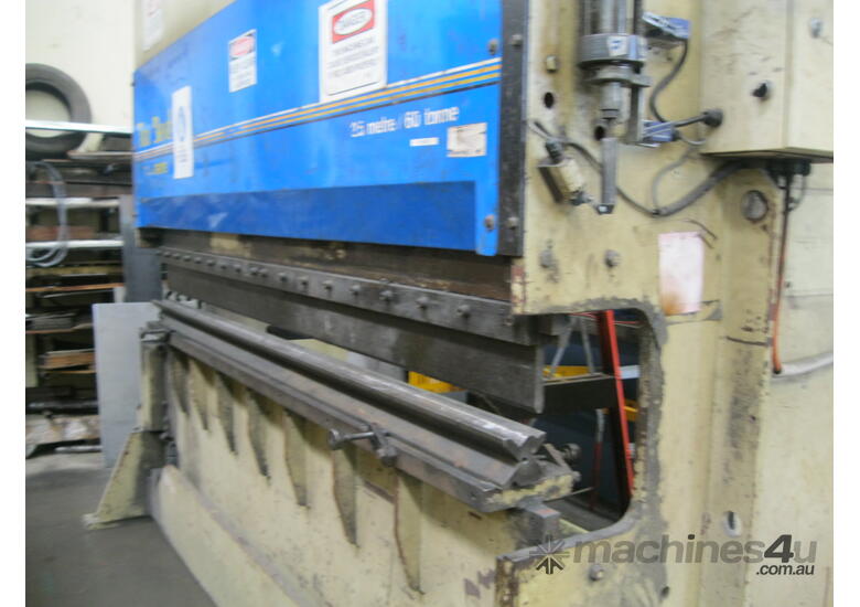Used imperial Imperial Australian Made 2500mm x 60 Ton Hydraulic Pressbrake Hydraulic Press