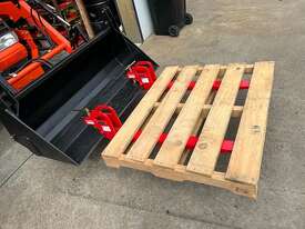 Clamp-on Pallet Fork - picture0' - Click to enlarge