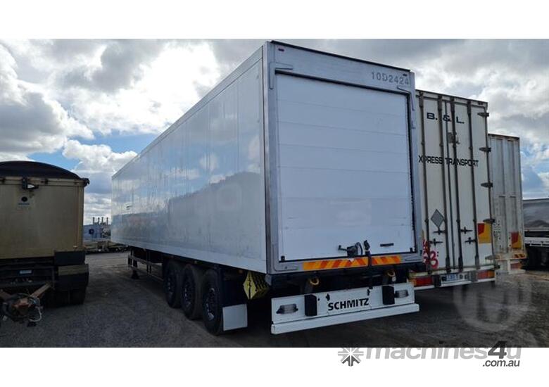 Buy Used Schmitz Cargo Bull Schmitz Cargobull SK024 Pantech Trailer in ...