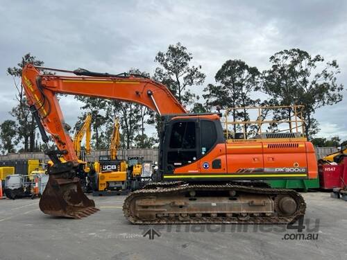 2017 DOOSAN DX300LC EXCAVATOR U4490