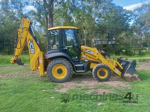 2017 JCB 3CX ELITE BACKHOE U4495