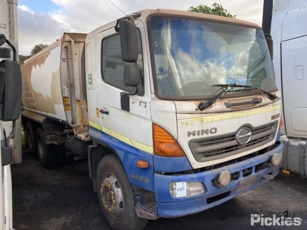 Buy Used Hino FM Pantech Truck in , - Listed on Machines4u