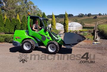 Avant 745 Articulated Mini Loader w Telescopic Boom