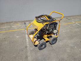 Crommelins pressure washer - picture2' - Click to enlarge